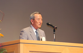 各賞の発表に先駆けて、壇上では江東区長から開会のあいさつがあった。