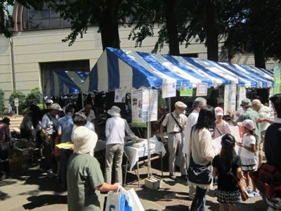 こだいら環境フェスティバルにブース出展するエコダイラネットワーク。