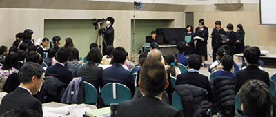 小中学生環境サミットの発表会の様子。
