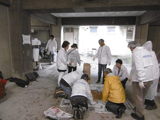 板橋区民まつりでは、裏方作業に回って、生ごみの回収と分別作業を実施した。