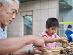 子どもたちやファミリー層だけでなく、幅広い層にアピールするイベントにしていくのが理想。 (C)足立区