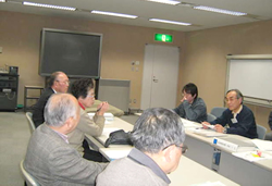写真：くらし部会による企画検討の様子