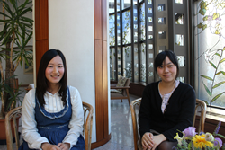 サポーター長の宮武千奈さん（左）と笠原紗耶香さん（右）