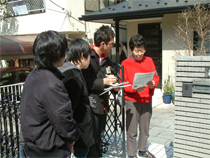 支援隊による戸別訪問。
