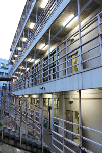 かつては教室棟として使われていた10号館。今はサークル棟になっている。