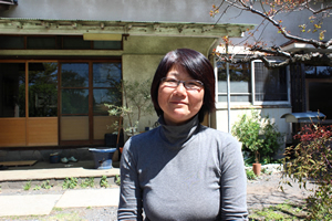 『野の暮らし』主宰のすがいまゆみさん
