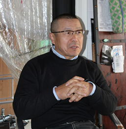 話を伺った、小作隆泰さん。
