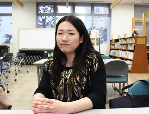 EFJ代表の竹村伊央さん。エシカルファッション専門のスタイリストとして、エシカルファッション先進国・イギリスで活動してきた経験を生かして、日本で日本なりのエシカルファッションを広めていきたいと話す。