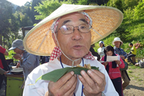 森で出逢う人たちの魅力的な表情。