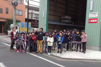 地元の八広小学校の子どもたちを対象に実施した環境学習