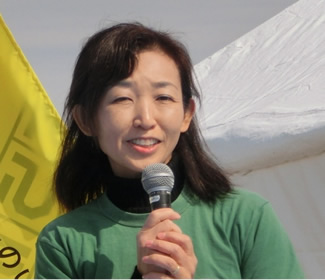 荒川クリーンエイド・フォーラム事務局長の伊藤浩子さん。年間で30会場ほど参加していて、春と秋の週末は荒川河川敷にいることが多いという。