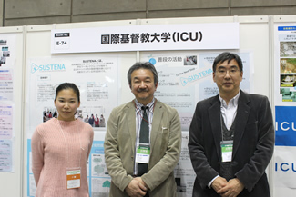 話を聞いた、右から、自然科学デパートメント講師の上遠岳彦さんと同教授の布柴達男さん、ICUの学生で環境研究メジャーの加木屋菜美さん（4年生、専攻は再生可能エネルギーの経済性）。