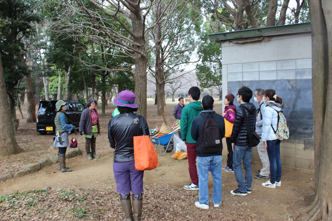 今回の受け入れ団体、代々木公園ガーデニングクラブの経緯と活動概要について、代表の牧野さんから説明がある。