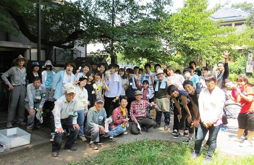 作業の最後に参加者全員で記念撮影。